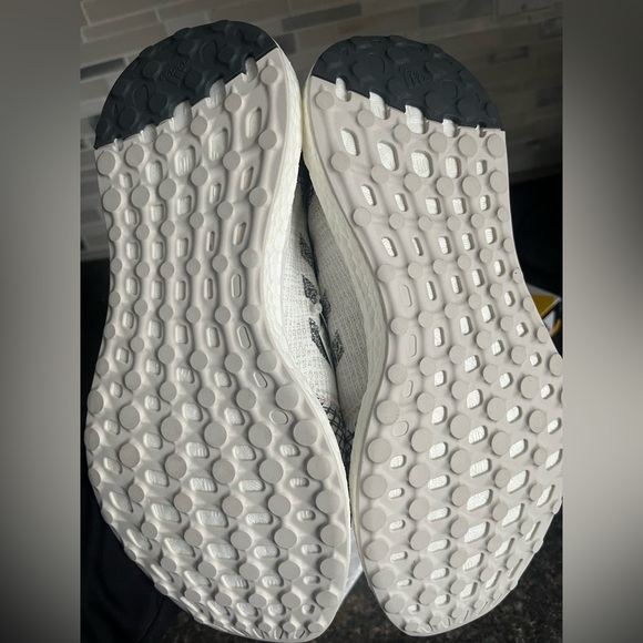 Adidas PureBOOST GO size 6US - Picture 8 of 8